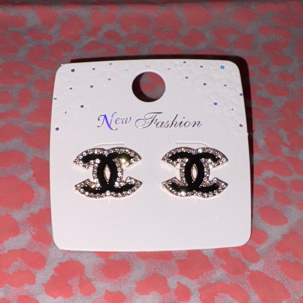 Cute Gold Fashion Earrings new in packaging
